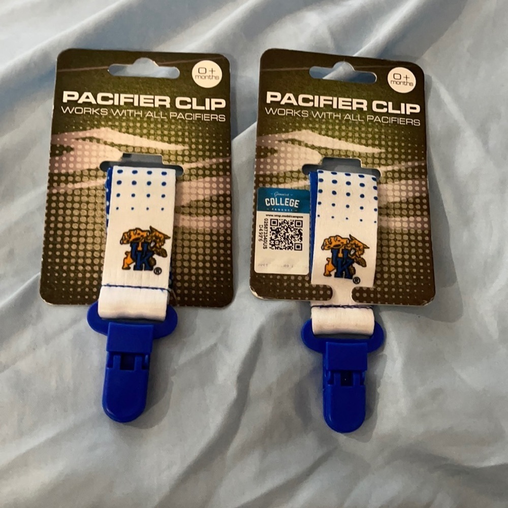 New set/2 Univ of Kentucky pacifier clips